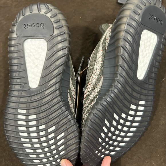 BNWT Yeezy Boost 350 v2 grey/orange Mens sz8 - Picture 5 of 7